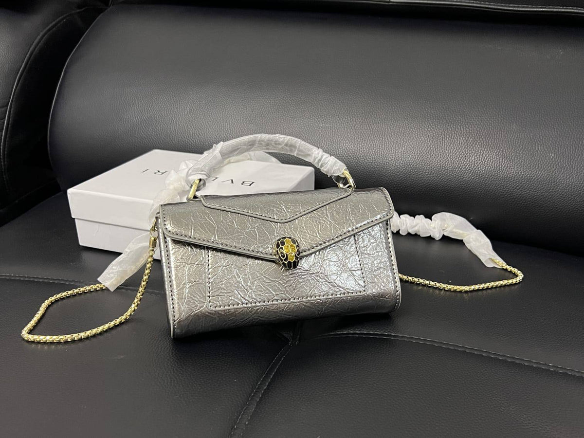 Bvlgari 
100 dhs🇦🇪🇦🇪

with box 
high quality

20 cm

Zain26
♥️♥️♥️