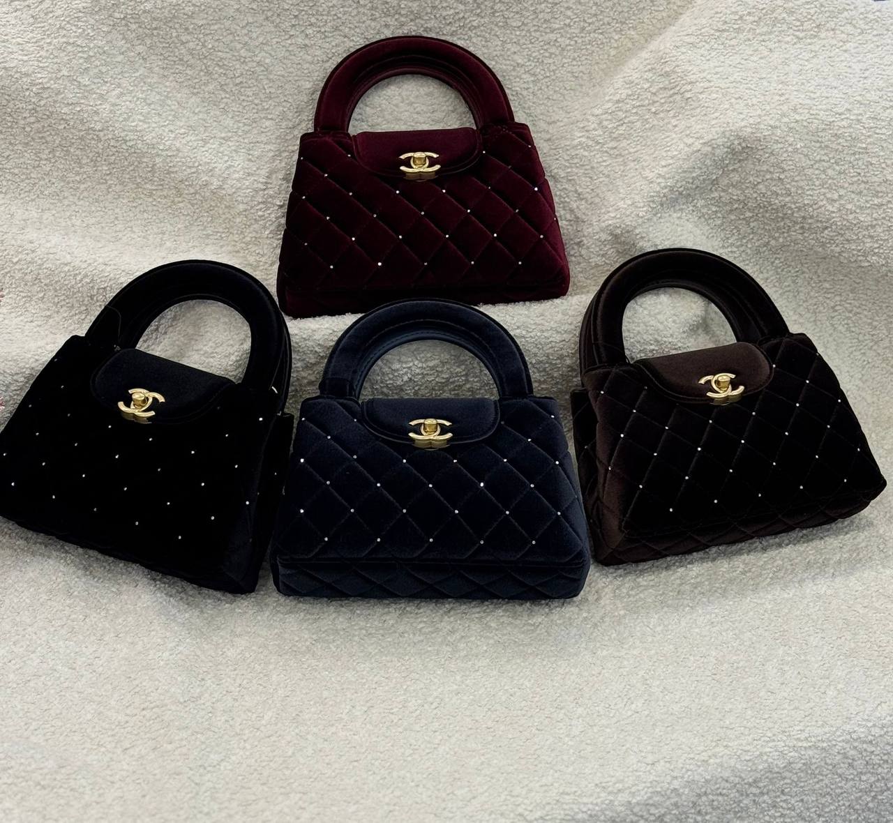 Chanel 

Master
 20Cm 

With Box
🎁🎁🎁

240 dhs💓

Zain131
♥️♥️♥️