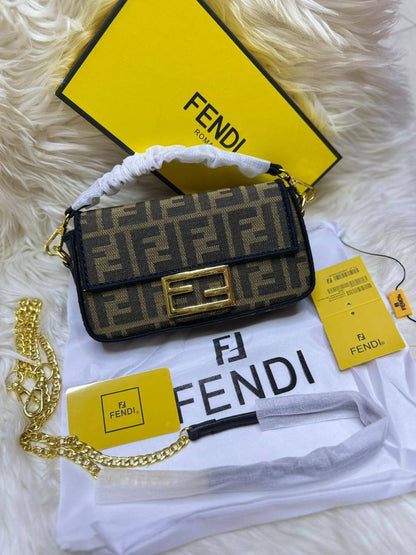 Fendi Small baguette
Size : 20 * 10 cm
85 dhs🪙💕
with box🎁

Zain115
♥️♥️♥️