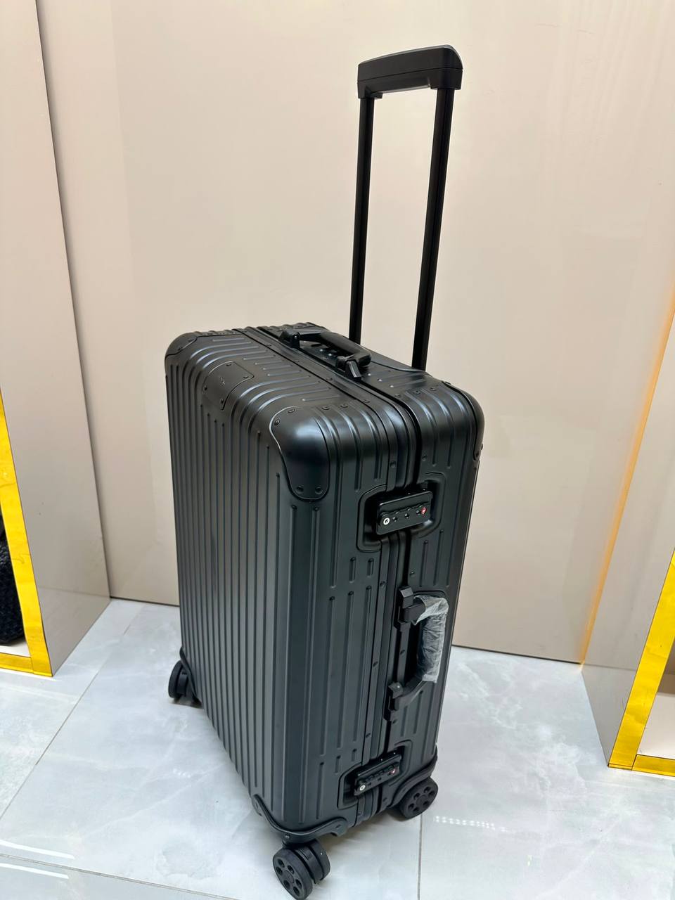 Available ❤️
brand new Rimowa Cabin Suitcase featuring a protective cover and spinner wheels❣️
For Price 👇 WhatsApp✅
0568585901 
0507557372
0552275751 Owner Zain 👌

Zain71
♥️♥️♥️