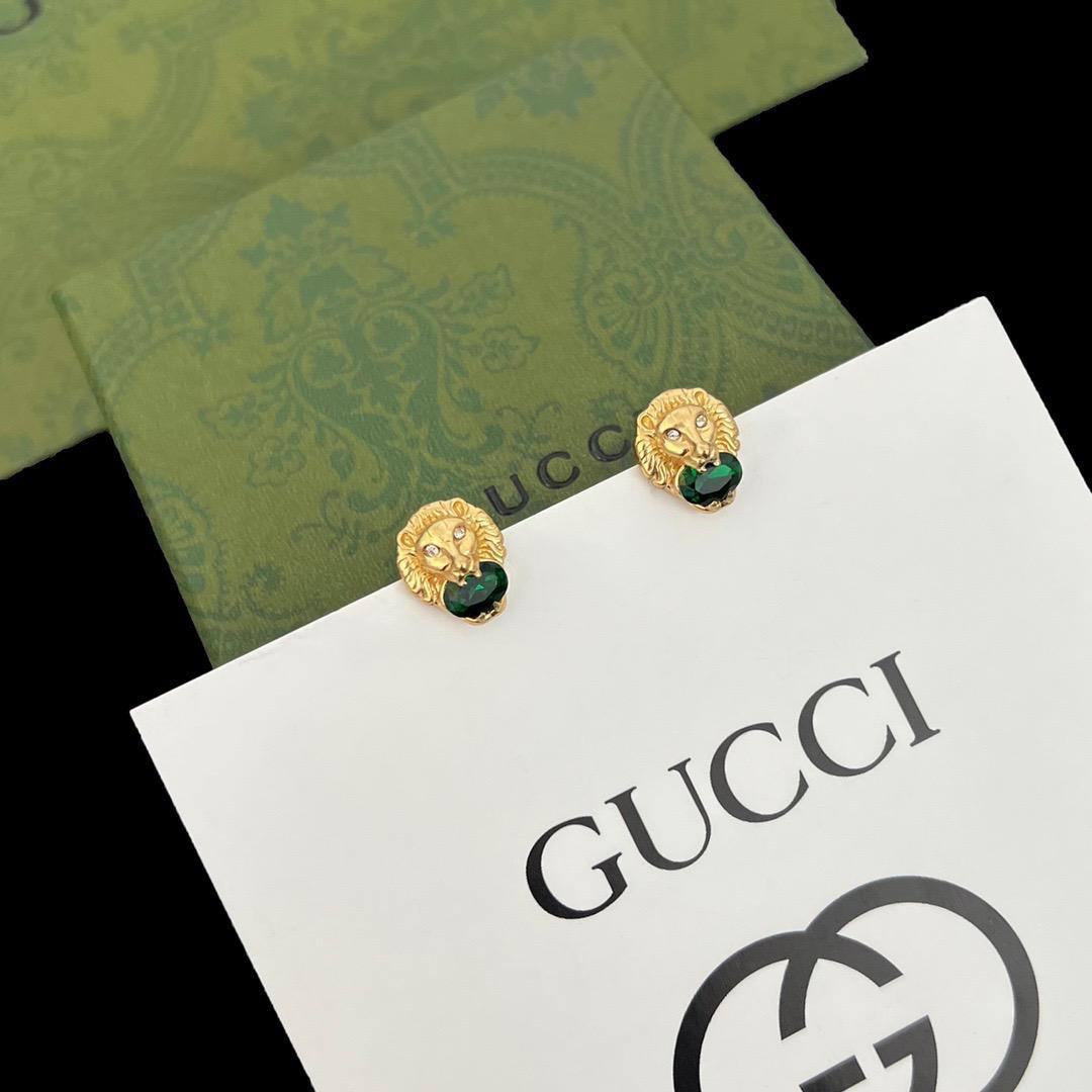 GUCCI EARRING
MASTER ✨💫
50 DHS💓
WITH BOX AND PAPER BAG🎁🛍️

Zain89
♥️♥️♥️