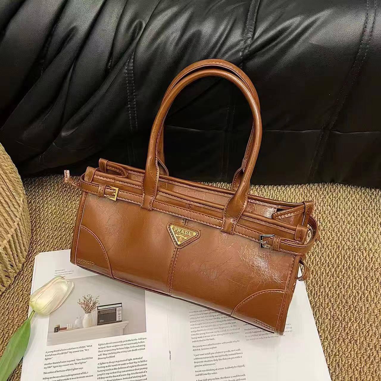Prada 

High quality 

125 dhs

Zain39
♥️♥️♥️