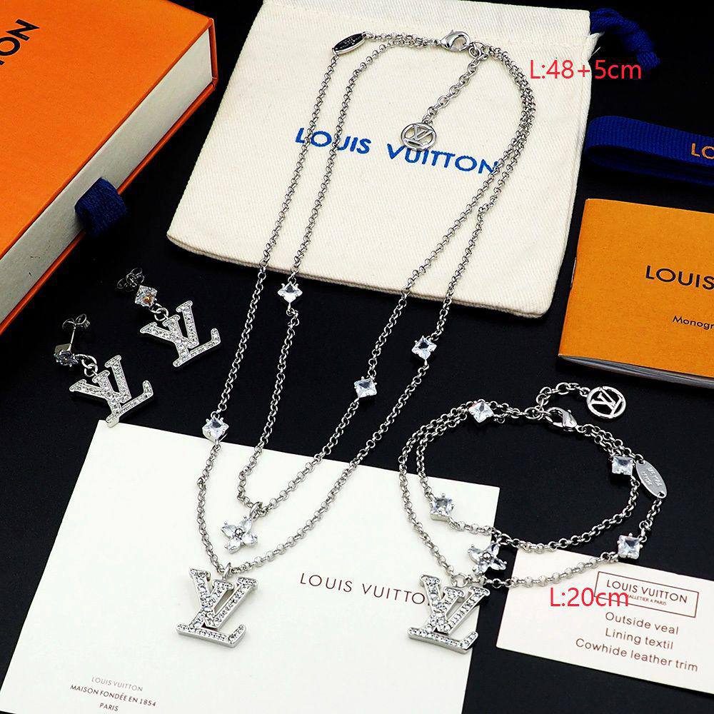 LV SET❤️‍🔥*
Necklace 🦋
Bracelet 🐦‍🔥
Earring ✨
Master quality 💯
With normal boxes 📦 
150 dhs❣️
With master box 🗃️ 
170 dhs❣️

Zain216
♥️♥️♥️