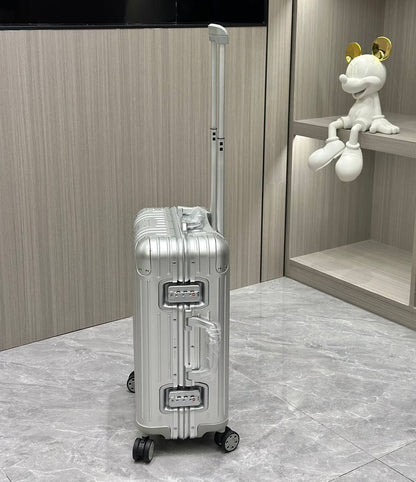 RIMOWA RESTOCK MASTER QUALITY 
BIG SIZE  950 DHS✅
MEDUIM SIZE  850 DHS✅
SMALL SIZE  700 DHS✅

Zain295
♥️♥️♥️