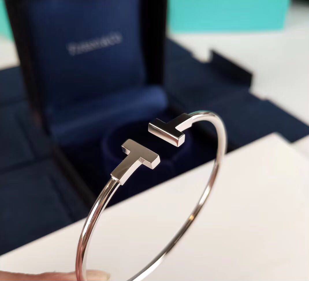 Tiffany Bangle* ☘️
Master Quality 

*45* AED normal box 📦

Zain48
♥️♥️♥️