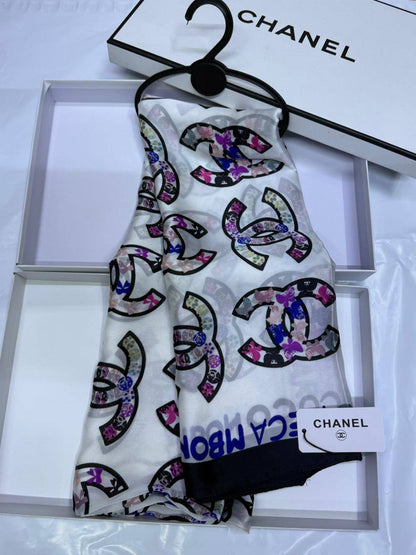 Chanel
Silk scarf 
40 dhs✅
55 dhs✅ 

with box🎁🎁🎁

Zain93
♥️♥️♥️