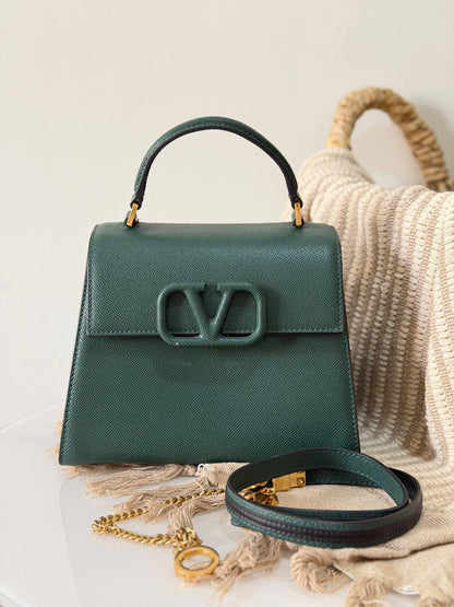 Valentino 
Super master quality aaa

For Price 👇 WhatsApp✅
0568585901 
0507557372
0552275751 Owner Zain 👌

Zain315
♥️♥️♥️