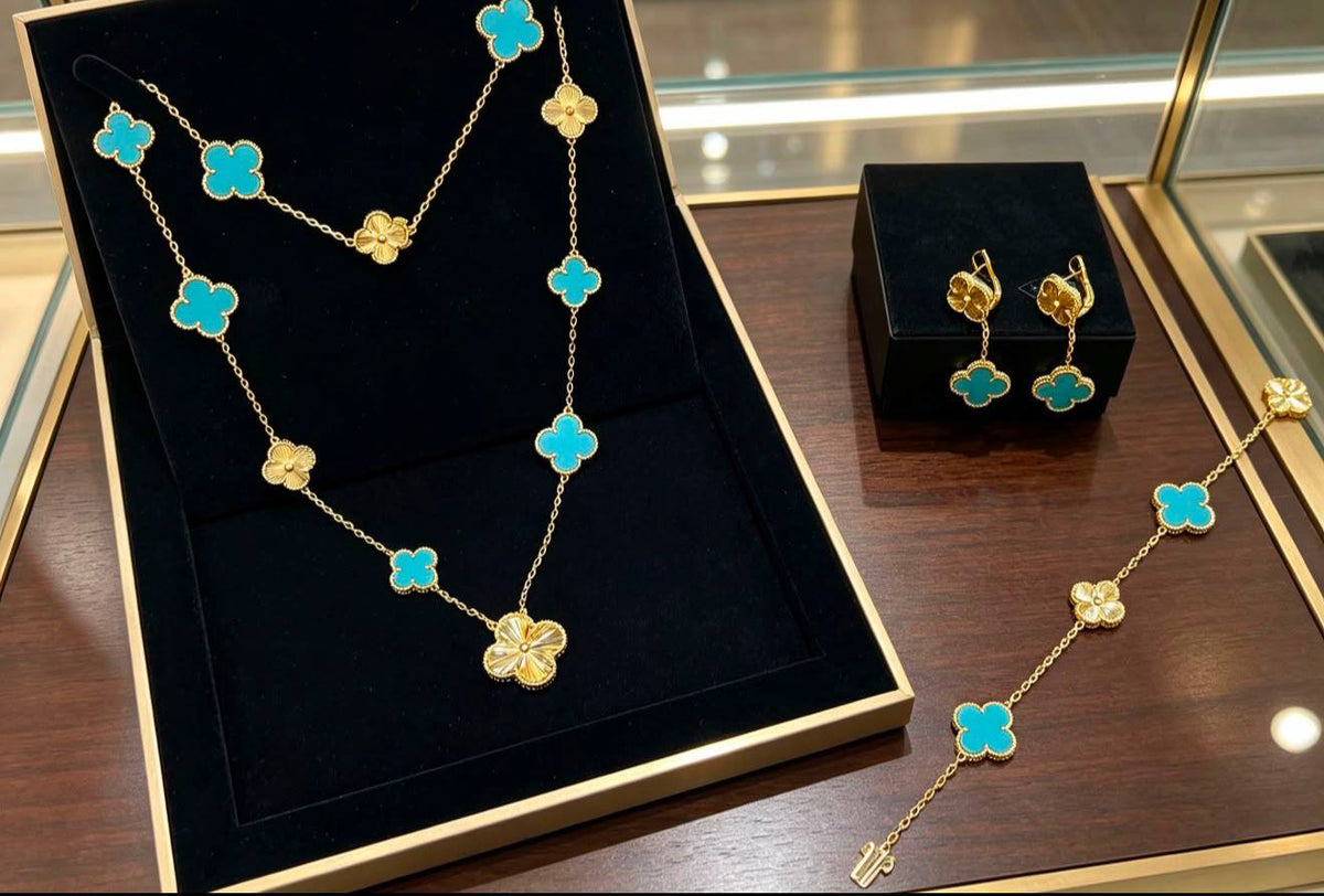 VCA SET 
Necklace 🦋
Earring❤️‍🔥
Bracelet ✨
Master quality 💯
With normal boxes 🗃️ 
235 dhs🇦🇪🇦🇪


With master box 📦 
305 dhs🇦🇪🇦🇪

Zain216
♥️♥️♥️
