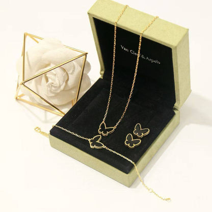 VCA set* 🍁
Necklace 
Earrings 
Bracelet 
*Master quality* 🌿

105 dhs🪙🌨️
normal box
🎁🎁🎁

Zain48
♥️♥️♥️