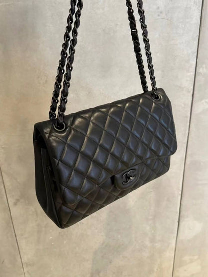 Chanel
100 dhs✅
Size：25CM

Zain35
♥️♥️♥️