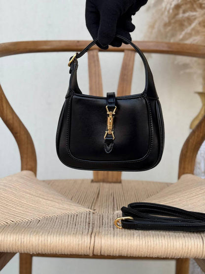 GUCCI
19cm
330 dhs✅
Top quality 
With box🎁

Zain167
♥️♥️♥️