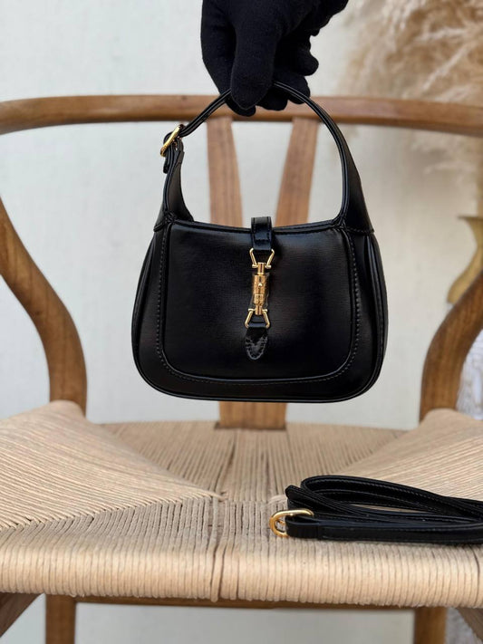 GUCCI
19cm
330 dhs✅
Top quality 
With box🎁

Zain167
♥️♥️♥️