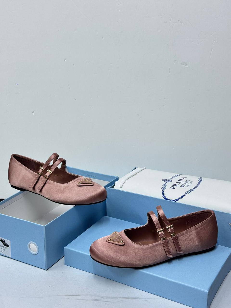Prada
Size 36-41
105 dhs✅

Zain21
♥️♥️♥️