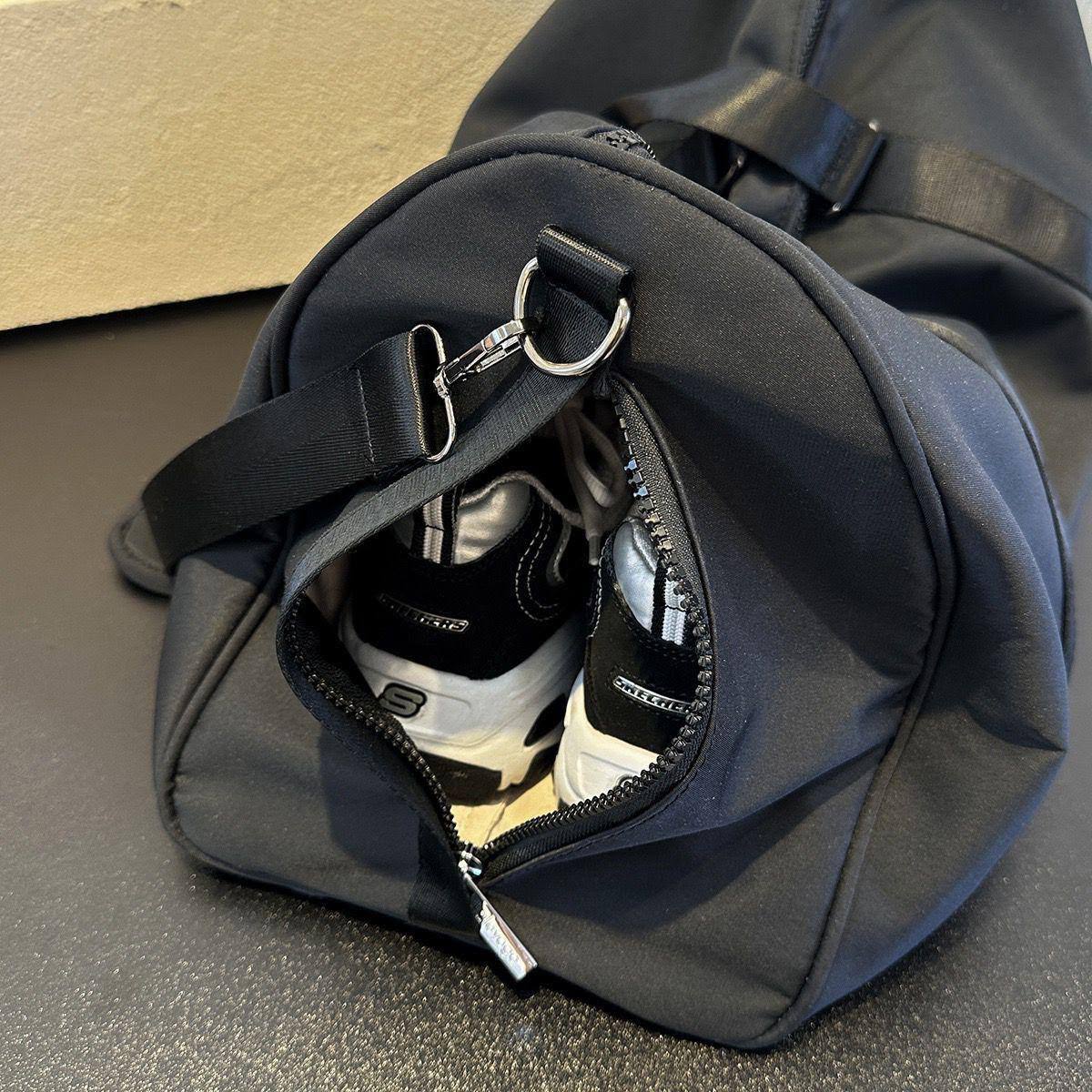 🥇 ALO  Fitness bag

Good quality 

Size : 45 * 26 * 20 cm
80 dhs🇦🇪🇦🇪

Zain115
♥️♥️♥️