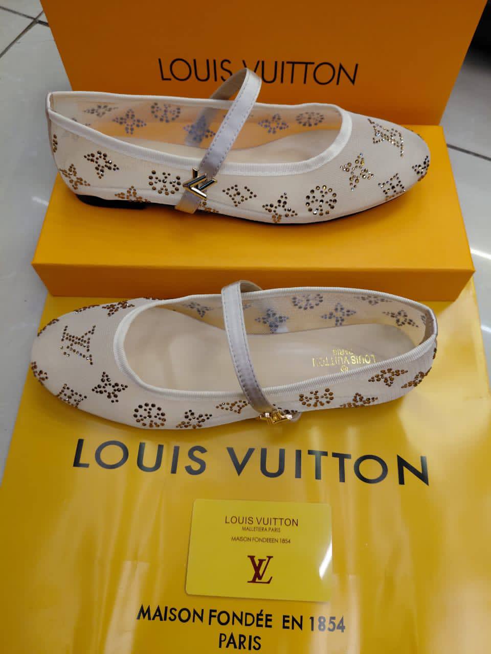 LV Shoes,
high Quality,New Arrived 
Size 36 To 41
105 dhs🇦🇪🇦🇪

Zain16
♥️♥️♥️