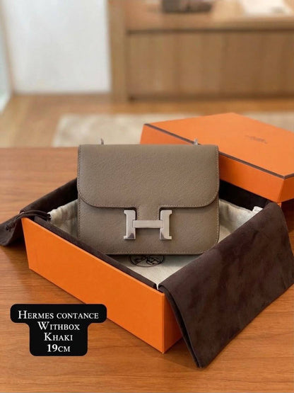 Hermes ᴄᴏɴsᴛᴀɴᴄᴇ
sɪʟᴠᴇʀ ʜᴀʀᴅᴡᴀʀᴇ
ᴡɪᴛʜʙᴏx
ʟᴇᴀᴛʜᴇʀ
sɪᴢᴇ:19ᴄᴍ
100 dhs✅

Zain56
♥️♥️♥️