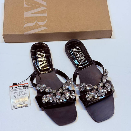 ZARA SLIPPER
GOOD QUALITY
90 dhs✅
Size 36 TO 41

Zain40
♥️♥️♥️