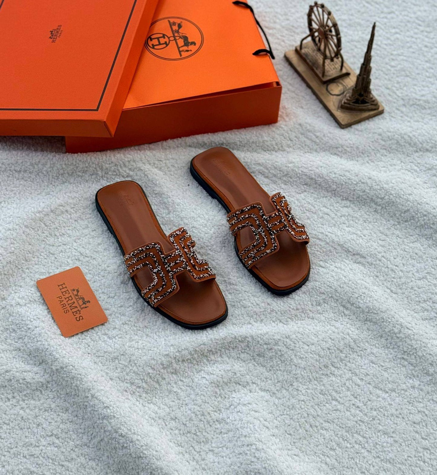 New. Herems

  Size  .  36.  to 41

100 dhs🌺

Zain80
♥️♥️♥️