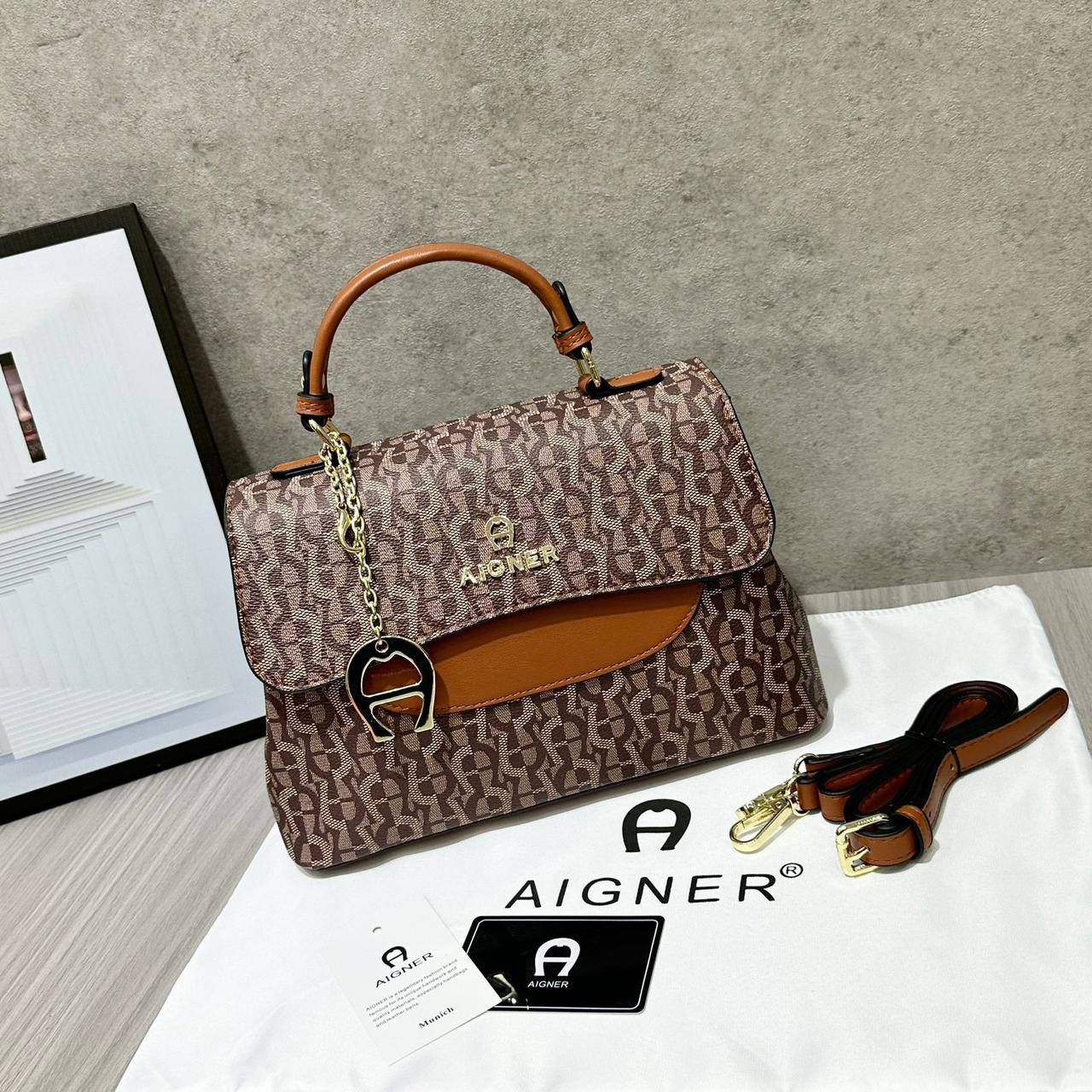 AIGNER NEW CAME GOOD QUALITY 
105 dhs🇦🇪🇦🇪

Zain39
♥️♥️♥️