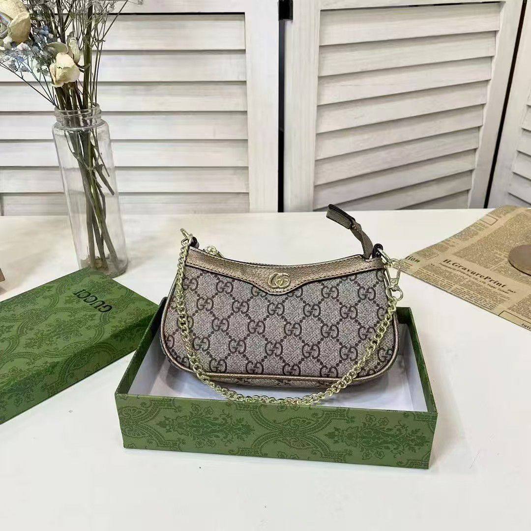Gucci
90 dhs✅
Good  quality
Size: 19.5cm

with box
🎁🎁🎁

Zain74
♥️♥️♥️