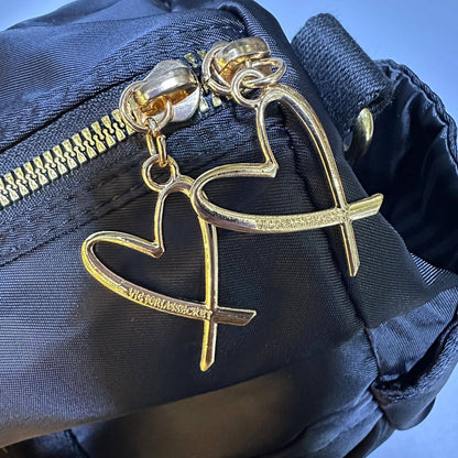 Victoria's Secret 
travelling bag new came good quality 
90 dhs❣️

Zain39
♥️♥️♥️
