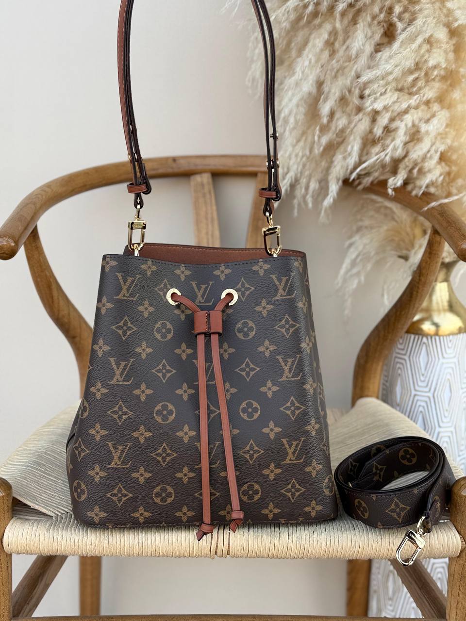 LV
26cm
370 dhs✅
Top quality 
With box🎁

Zain167
♥️♥️♥️