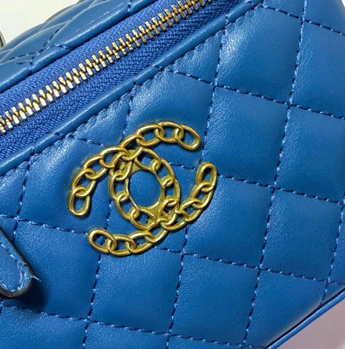 CHANEL 
GOOD QUALITY 
WITH BOX
🎁🎁🎁

95 dhs✅
SIZE : 16 cm

Zain39
♥️♥️♥️