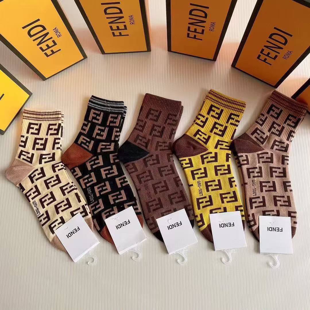 Socks
With box 
45 dhs✅
Inside box…5pc

Zain93
♥️♥️♥️
