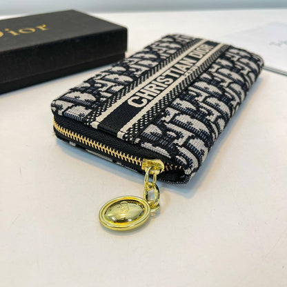 Dior 

45 dhs🪙💕

with box
🎁🎁🎁

Zain44
♥️♥️♥️