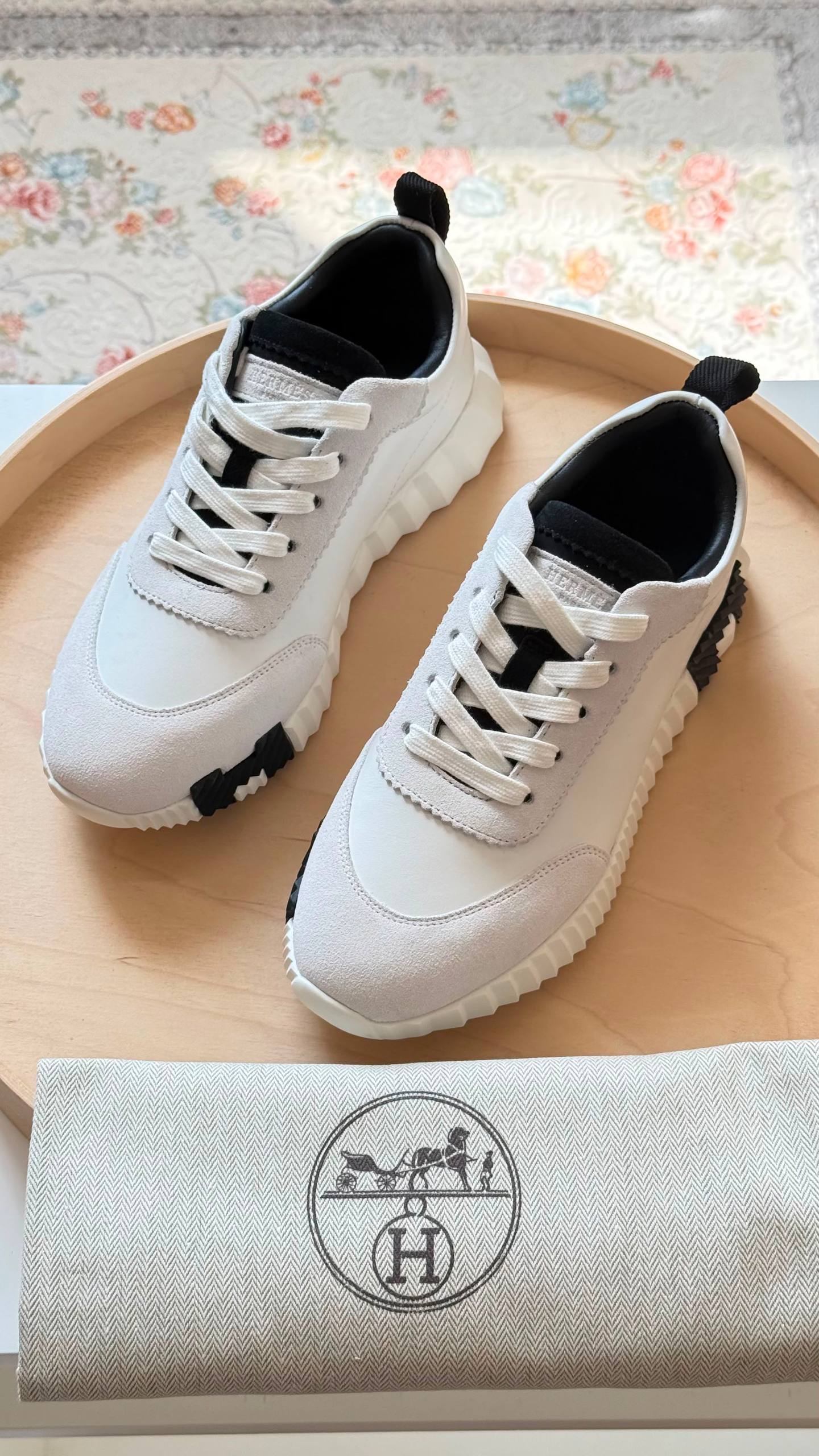Hermes
Master quality 
Size: 36 to 41
450 dhs✅

Zain318
♥️♥️♥️