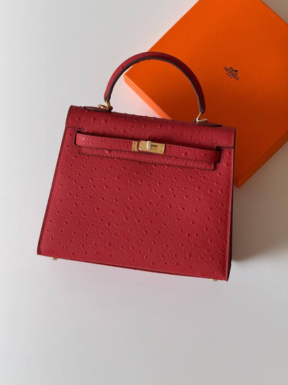 Hermes
 kelly ostrich 25cm💥Master quality ✅with box📦
410 dhs✅

Zain52
♥️♥️♥️