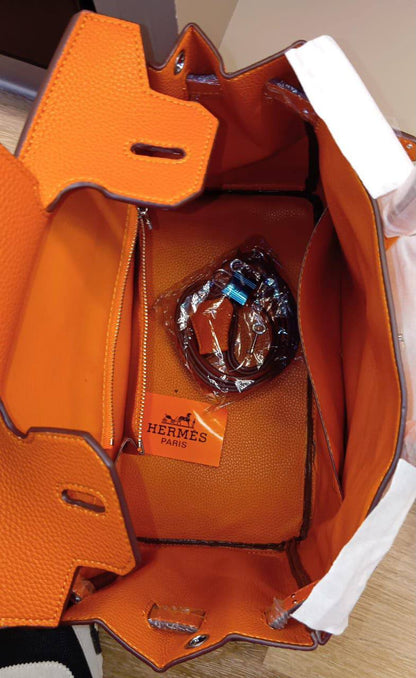 Hermes

Good quality 

120 dhs🇦🇪🇦🇪🇦🇪

Zain186
♥️♥️♥️