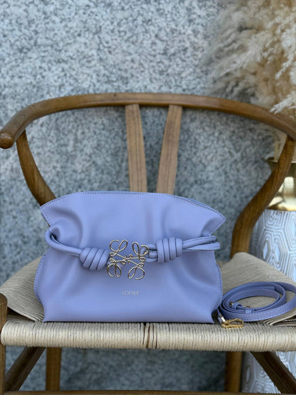 New collection✨✨✨
LOEWE
24cm
360 dhs🪙🌨️
30cm
390 dhs🪙🌨️
Top quality 
With box🎁

Zain167
♥️♥️♥️