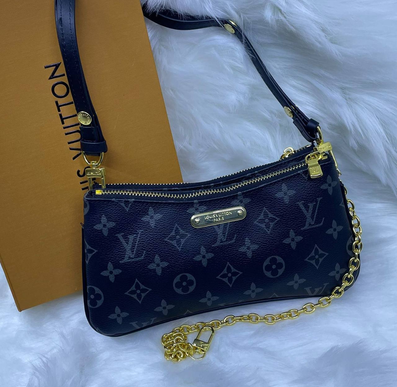 LV
95 dhs✅ 

with box
🎁🎁🎁

Zain72
♥️♥️♥️