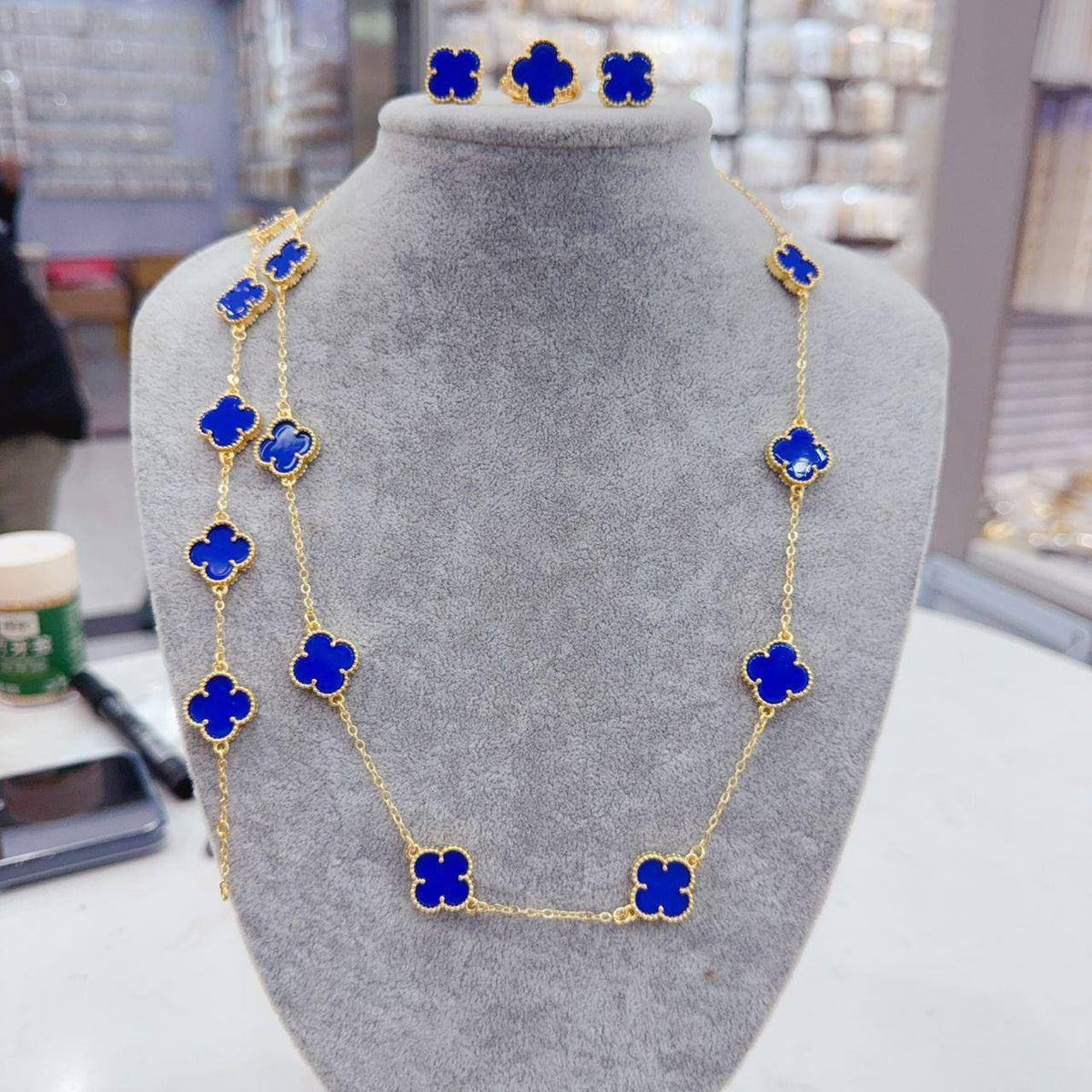 VCA set💥
Stainless steel SET 💯
Necklace ❤️‍🩹
Earring 🍁
Breslat ❣️
Ring 💍 free size
With normal boxes 📦 
And paper bag 🛍️
75 dhs🇦🇪🇦🇪🇦🇪


With master box 🗃️ 
110 dhs🇦🇪🇦🇪🇦🇪

Zain216
♥️♥️♥️