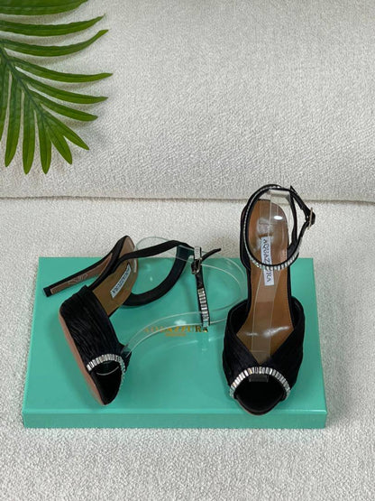 AQUAZZURA
SuperMaster Quality 💯
450 dhs🪙🌨️
Size: 36-41💥

Zain171
♥️♥️♥️
