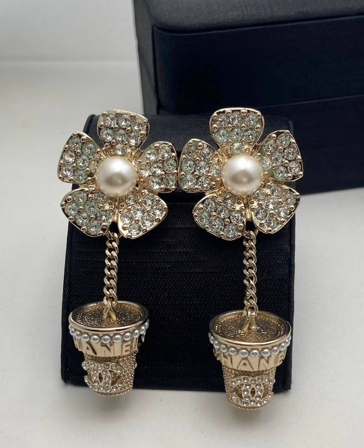 *CHANEL❤️‍🔥*
Earring 🦋
Master quality 💯
With normal boxes 🗃️ 
75 dhs🇦🇪🇦🇪🇦🇪

With master box 📦 
85 dhs🇦🇪🇦🇪🇦🇪

Zain216
♥️♥️♥️