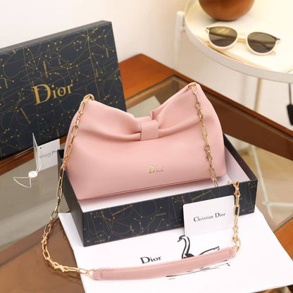 Dior
100 dhs🇦🇪🇦🇪 
high quality With box25cm

Zain26
♥️♥️♥️