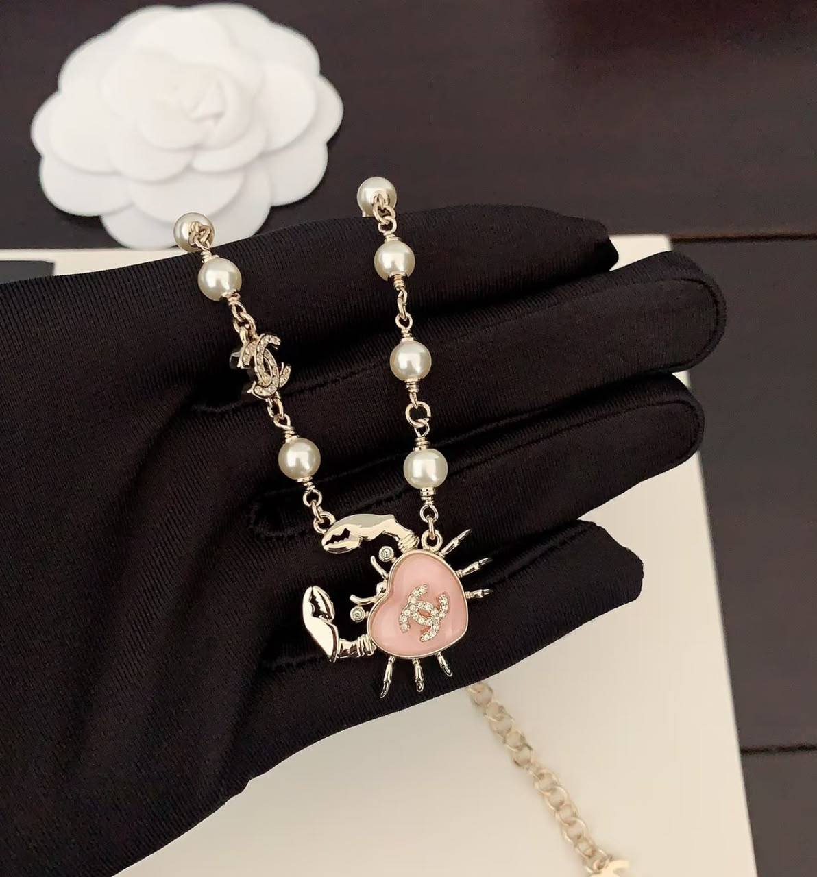CHANEL 
Necklace 😍
Master quality 💯
With normal boxes 🗃️ 
65 dhs🇦🇪🇦🇪

With master box 📦 
90 dhs🇦🇪🇦🇪

Zain216
♥️♥️♥️