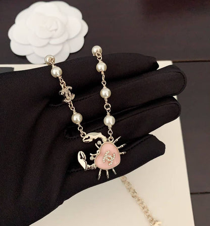 CHANEL 
Necklace 😍
Master quality 💯
With normal boxes 🗃️ 
65 dhs🇦🇪🇦🇪

With master box 📦 
90 dhs🇦🇪🇦🇪

Zain216
♥️♥️♥️