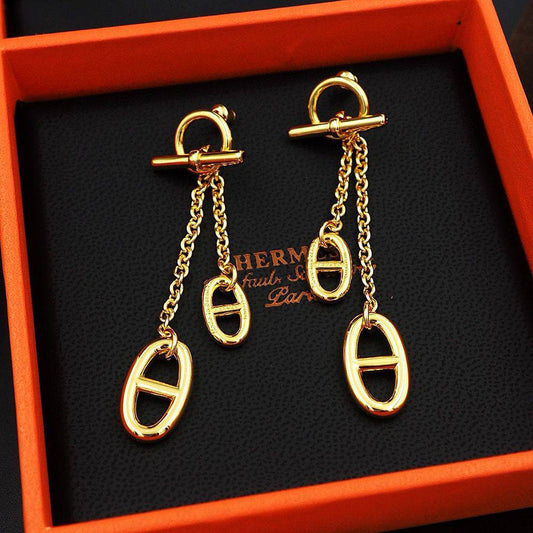 Hermes ❤️‍🔥*
Earring 🐦‍🔥
Master quality 💯
With normal boxes 🗃️ 
55 dhs❣️
With master box 📦 
65 dhs❣️

Zain216
♥️♥️♥️