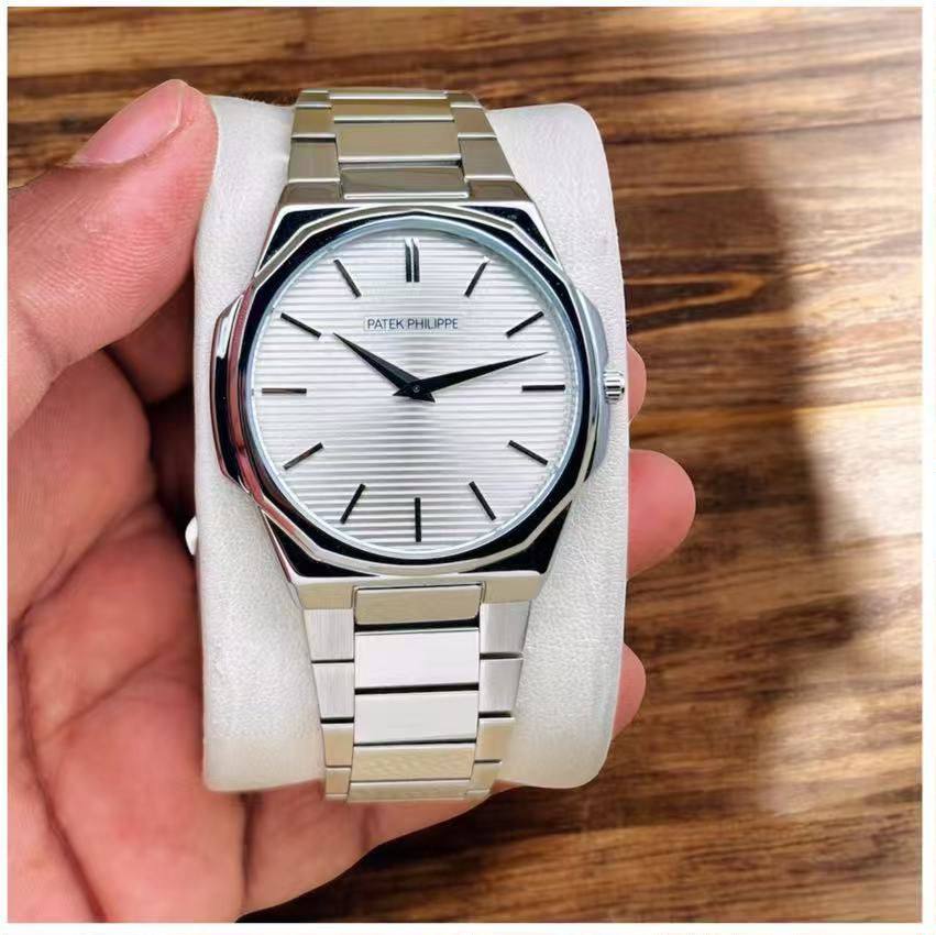 PATEK PHILIPPE SLIM MEN
*GOOD QUALITY*
*WEIGHT LESS CHAIN*
120 dhs💓
*BATTERY*

Zain29
♥️♥️♥️