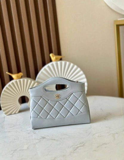 Chanel ✨💕✨
New collection ✨✨✨
SuperMaster Quality 🔥🔥
Available Now ❤️❤️❤️
For Price 👇 WTSP Text Zain 0568585901

Zain252
♥️♥️♥️