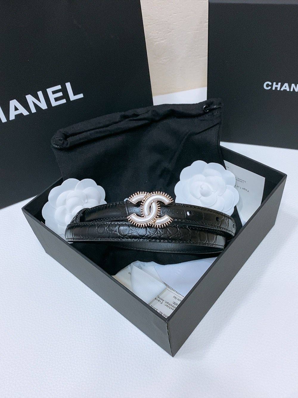 Chanel

Available again

280 dhs🇦🇪🇦🇪

Zain164
♥️♥️♥️