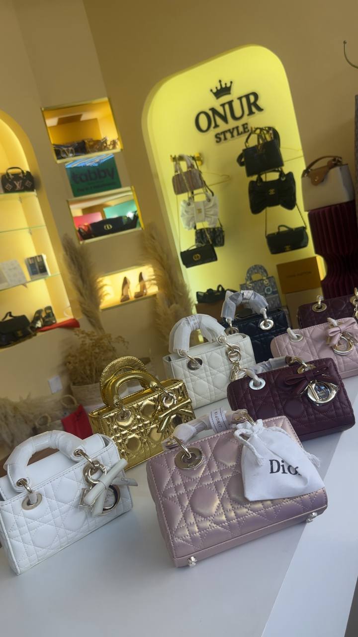 Dior

280 dhs
18 cm

Zain131
♥️♥️♥️

Zc