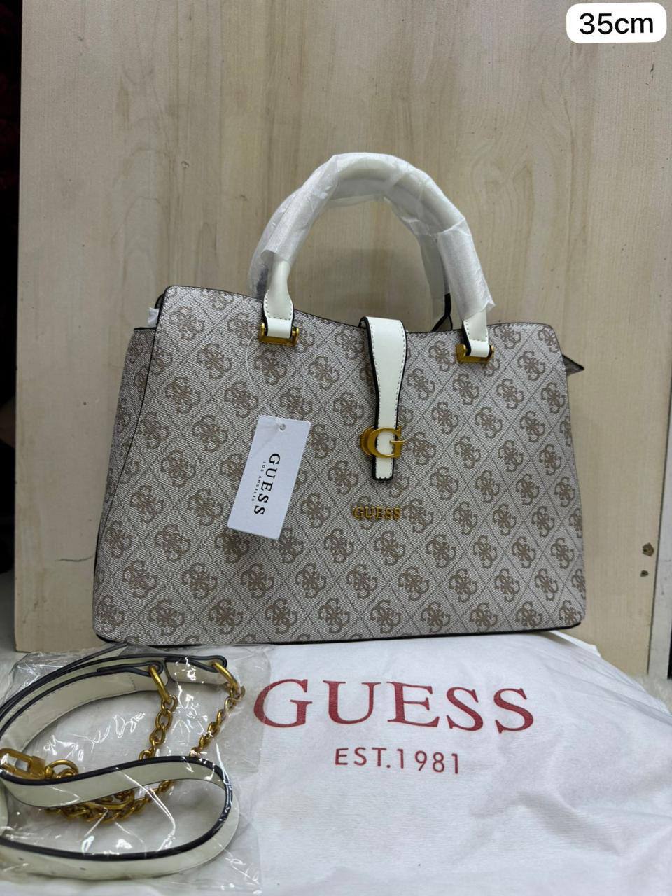 🌸 Guess Tote
Good quality
Size : 35 * 23 * 10 cm
110 dhs🇦🇪🇦🇪

Zain115
♥️♥️♥️