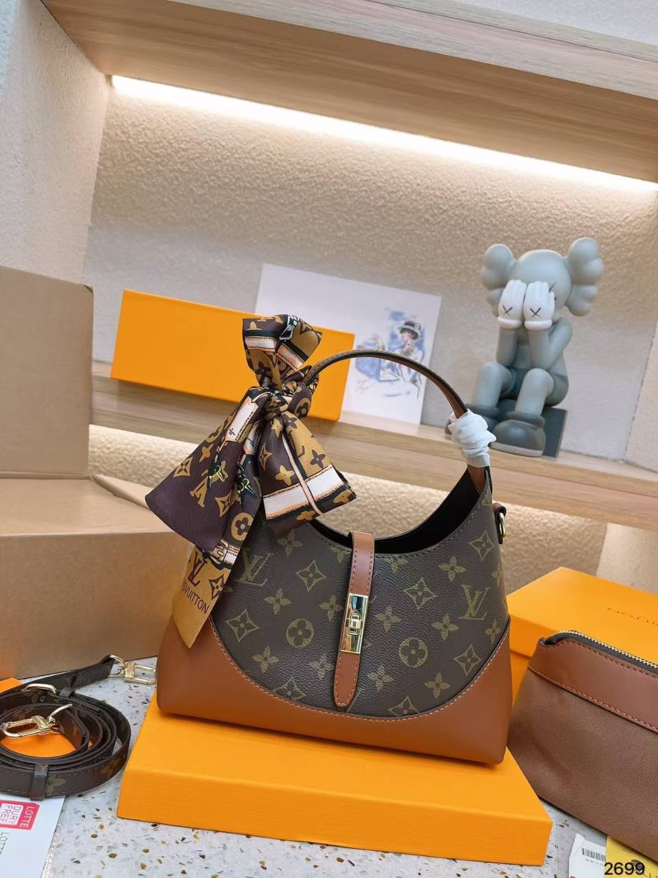 LV
very good quality
125 dhs🇦🇪
46*30*31cm

Zain161
♥️♥️♥️