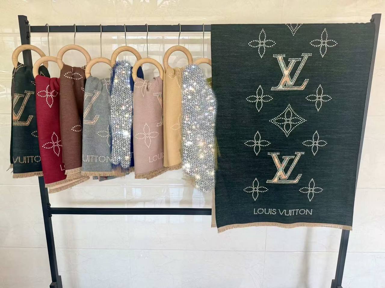 Scarf
45 dhs💓
High quality

Zain04
♥️♥️♥️
