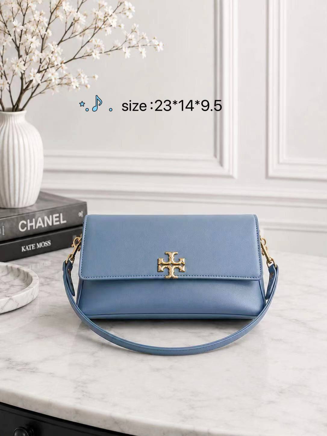 TORY BURCH 

Withbox

105 dhs🇦🇪🇦🇪

Zain38
♥️♥️♥️