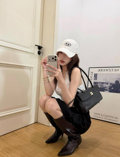 CHANEL 

NEW CAME 
MEDUIM SIZE 

GOOD QUALITY 
120 dhs🇦🇪🇦🇪

Zain39
♥️♥️♥️